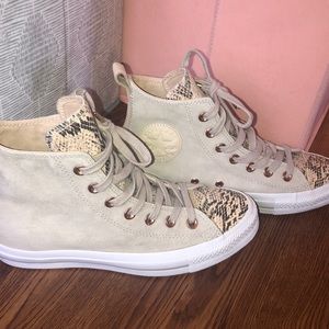 Women’s converse